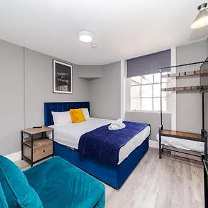Beachfront Studio I Sleep 2 I King-size Bed I Smart Tv I Ms7 , Brighton United Kingdom